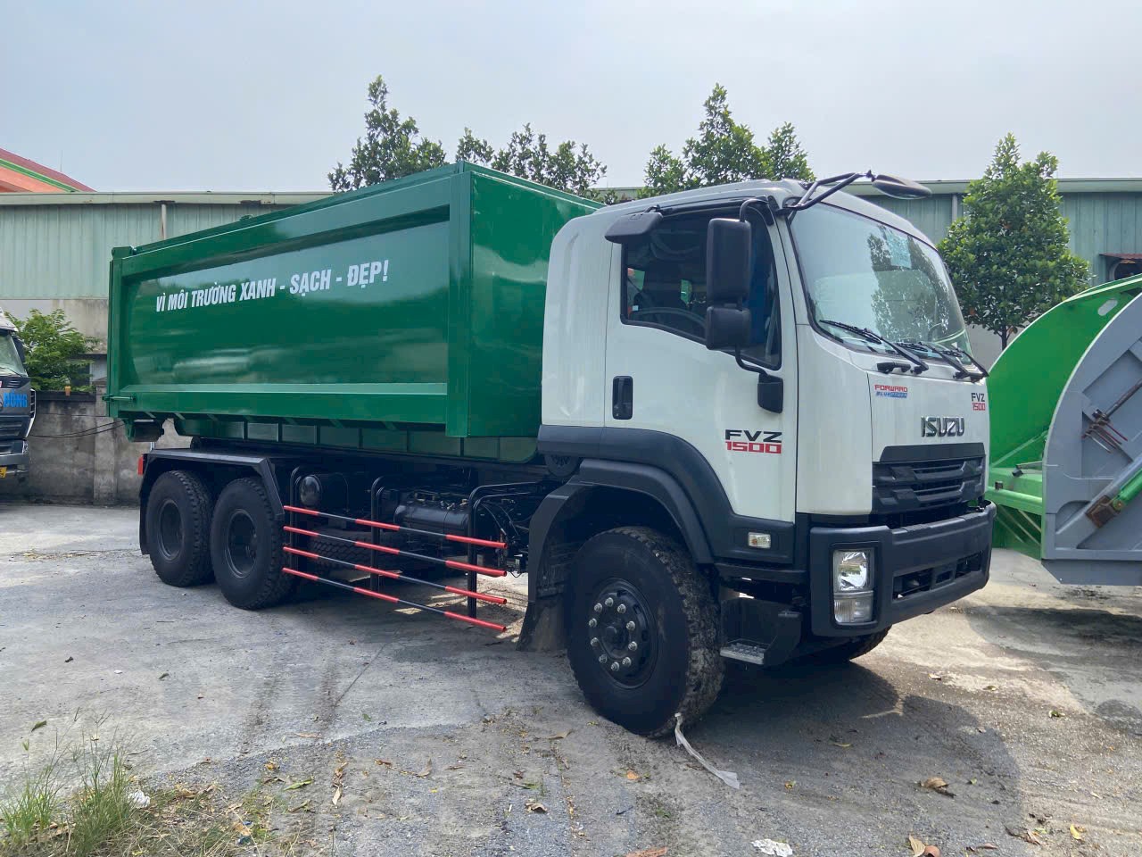 ISUZU 10-ton garbage truck with a 22-cubic-meter container